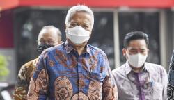 Diminta Menyerahkan Diri, Ini Ekspresi Hakim Agung MA Drajad Dimyati Tiba di KPK