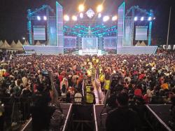 Puluhan Ribu Warga Banjiri Alun-Alun Kota Blitar, Antusias Saksikan Road To Kilau Raya MNCTV