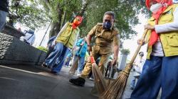 HJKB ke-212, Wali Kota Yana Mulyana Bawa Sapu, Ajak Warga Bebersih Bandung<