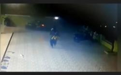 Waspada! Pelaku Curanmor Bawa Pemotong Besi Incar Motor Jemaah Masjid di Palembang <