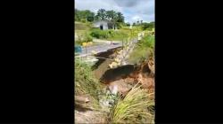 Detik-Detik Jalan Nasional Pakpak Bharat Sumut Longsor, Warga Teriaki Pemotor yang Lewat 