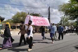 Lakukan Long March, Warga Gunungkidul Tolak Tugu Tobong Gamping 