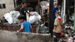 Cegah Pemulung dan Maling ke Lokasi Kebakaran Cikini, Pengurus RW Tutup Akses Masuk