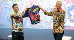  Ganjar Pamerkan Jersey Rider Tour de Borobudur 2022, Ternyata Karya Anak Berkebutuhan Khusus<