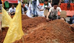 Aksi Kubur Diri, Tolak Penggusuran Makam Syekh Buyut Jenggot