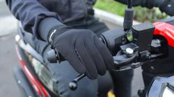 Pengendara Motor Pemula Wajib Tahu, Lebih Penting Mana Belajar Rem atau Gas Lebih Dulu