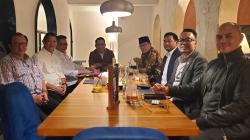  Ridwan Kamil Ngopi Santai dengan Agung Laksono, Sinyal Gabung Golkar?<