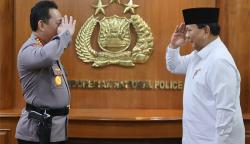 Prabowo Berikan Pistol G2 Elite Silver-Hitam kepada Kapolri, Ini Penampakannya