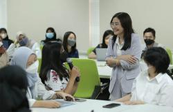 Ampu Mata Kuliah Kajian Selebritas, Prilly Latuconsina Jadi Dosen di UGM
