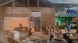 Kondisinya Miring dan Ancam Keselamatan Warga, 1 Rumah di Cibiuk Garut Dirobohkan<