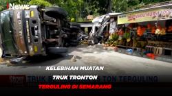 Kelebihan Muatan, Truk Tronton di Semarang, Jawa Tengah, Terguling