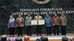 Anies Raih Penghargaan dari KASN, Dorong ASN Terus Tingkatkan Kinerja