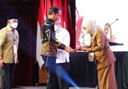 Terima Data P3KE Langsung dari Presiden, Gubernur Khofifah Siap Berantas Kemiskinan Ekstrem