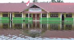 Banjir Rendam SD di Aceh Singkil Sejak 2 Hari Lalu, Siswa Terpaksa Diliburkan<