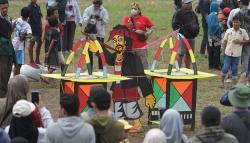 Festival Layang-Layang Internasional, Ada Berbentuk Pedagang Sate Madura