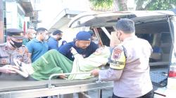 Polres Sukoharjo Bersama Relawan Fasilitasi Lansia Sebatang Kara Pulang ke Padang