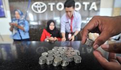 Momen Pedagang Beli Mobil dengan Uang Koin Rp1.000 Hasil Tabungan