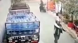 Dor! Pria Berjaket Ojol Tembak Penjaga Keamanan di Tambora