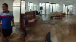 Bandung Diguyur Hujan Deras, Gedung Sate Kebanjiran, Air Masuk ke Kantor PBJ<