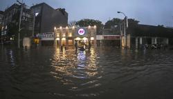 Banjir Rendam Kawasan Kemang Raya, Kendaraan Tidak Bisa Melintas