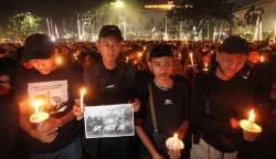 Ribuan Bonek Berbaju Hitam Doa Bersama untuk Aremania Korban Tragedi Kanjuruhan