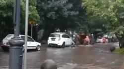 Hujan Deras dan Angin Kencang Landa Bandung, 20 Titik Jalan Terendam<