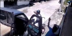 Tak Terima Ditegur, Pelajar Busur Pengendara Mobil, Aksi Terekam CCTV