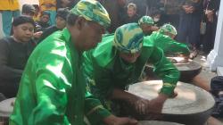 Ritual Pencucian Gong Sekati di Cirebon, Warga Berebut Air Bekas Siraman 