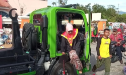 Kisah Unik Wisudawati UMMY Solok  Hadiri Wisuda Kendarai Truk Sampah