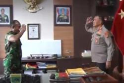 Sambangi Pangdam, Kapolda Papua Barat Minta Maaf soal 2 Polisi Jilat Kue HUT TNI