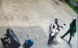 Kunci Tertinggal, Motor Karyawan di Palembang Dicuri Pria Berjaket Ojol <