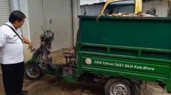 Viral, Sepeda Motor Roda Tiga Angkut Sampah Terbakar di Jalan Blora-Purwodadi