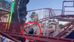 Duh, Perempuan Cantik Ini Dihantam Roller Coaster saat Ambil Ponsel yang Jatuh di Trek
