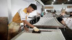 Keren, Batik Sasambo Karya Siswa SMKN 5 Mataram Dikirim ke Arab Saudi untuk Seragam Sekolah