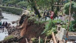 7 Jenazah yang Makamnya Rusak di TPU Sirnaraga Bandung Dipindahkan<