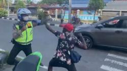 Disetop gegara Tak Pakai Helm, Pria Pengendara Motor di Manokwari Pukul Polantas