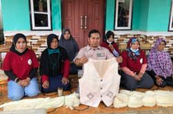 Ubah Daun Nanas Jadi Bahan Tekstil Ramah Lingkungan, Pria Ini Untung Jutaan Rupiah Sebulan