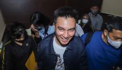 Ekspresi Baim Wong Tertawa saat Akan Diperiksa soal Kasus Video Prank KDRT 