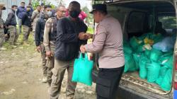 Retusan Eks Honorer Satpol PP KBB Nangis Dapat Paket Sembako dari Polres Cimahi