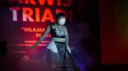 NOISE Pukau Peserta Workshop Fotografi FAC, Darwis Triadi: Fotografi Itu tentang Cahaya