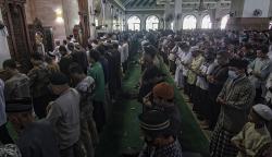Ribuan Jemaah Sholat Gaib di Semarang Doakan Korban Tragedi Kanjuruhan
