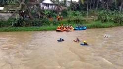 Tim SAR Gabungan Cari Pengendara Motor Korban Banjir Bandang di Cihaurbeuti Ciamis