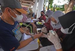 Warga Serang Jalani Pemeriksaan Kesehatan Secara Gratis oleh Mahasiswa FK Untirta