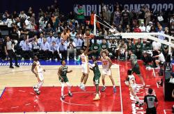 Milwaukee Bucks Kalah di Pramusim NBA, Pemain Indonesia Marques Bolden Debut