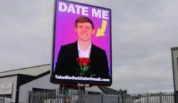 Putus Asa Tak Laku-Laku, Pria Ini Pasang Iklan di Billboard Cari Pasangan