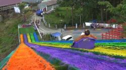 Serunya Bermain Prosotan Sepanjang 70 Meter di Objek Wisata Guci, Serasa Terjun dari Bukit