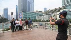 Spot Foto Baru di Ibu Kota dengan Latar Belakang Air Mancur Bundaran HI