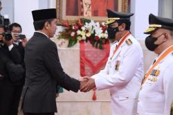 Dilantik Presiden sebagai Gubernur, Sri Sultan Sudah 24 Tahun Pimpin DIY