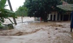 Diguyur Hujan Deras, Sungai Cibareno Meluap, Puluhan Rumah Terendam Banjir