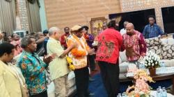 Diterpa Kasus Korupsi, Lukas Enembe Dikukuhkan Dewan Adat sebagai Pemimpin Besar Papua